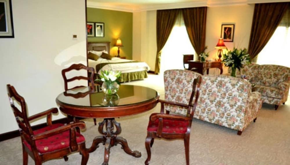 The Convention Center & Royal Suites Hotel Kuvait Kültér fotó